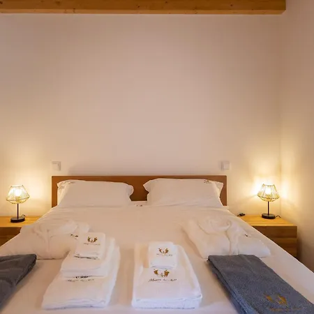 Hugs Nature Retreat Heated Pool & Jacuzzi Dağ evi